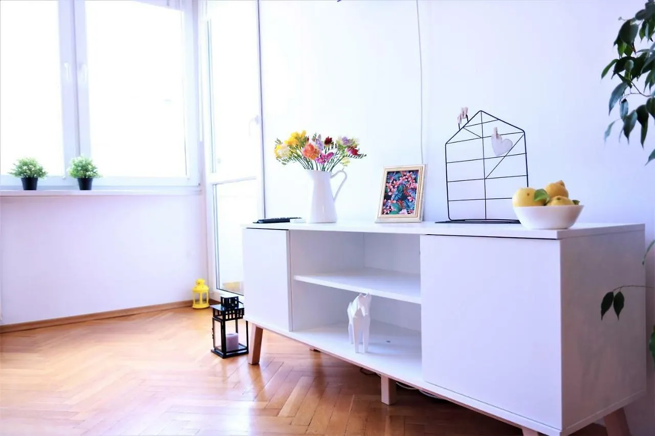 Cozy And Great Location By Cooee Apartments Warsaw Poland